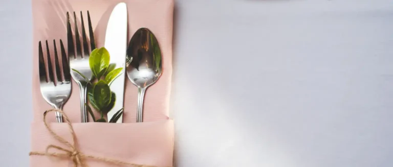 knife forks spoon napkin